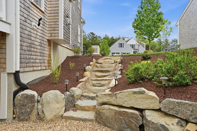 18 Cranberry Farm Rd, Plymouth, MA 02360
