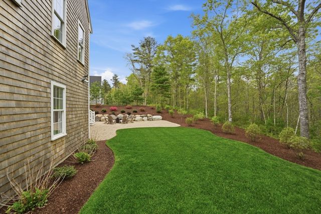 18 Cranberry Farm Rd, Plymouth, MA 02360