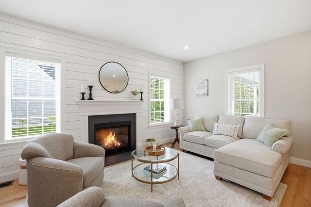 18 Cranberry Farm Rd, Plymouth, MA 02360