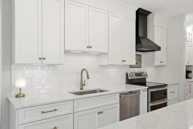 18 Cranberry Farm Rd, Plymouth, MA 02360