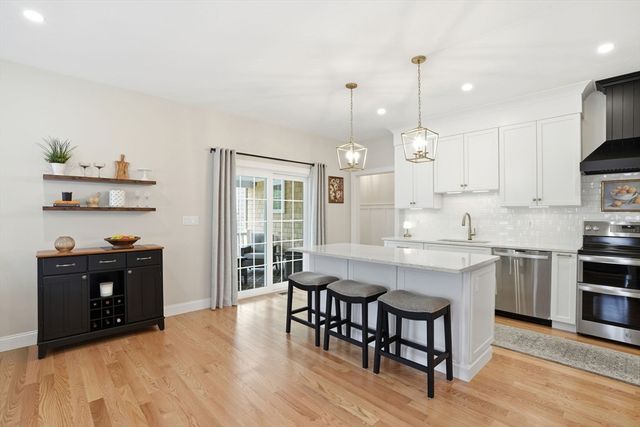 18 Cranberry Farm Rd, Plymouth, MA 02360