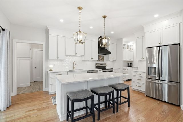 18 Cranberry Farm Rd, Plymouth, MA 02360