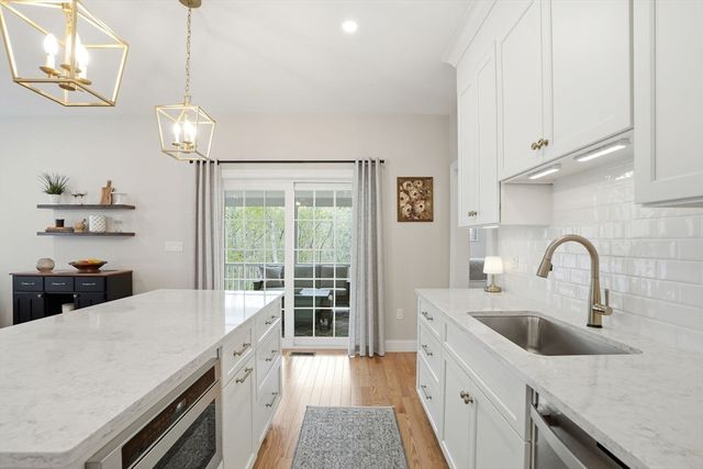 18 Cranberry Farm Rd, Plymouth, MA 02360