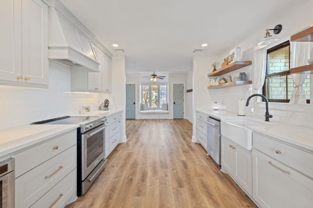 2041 Louise St, Sulphur, LA 70663