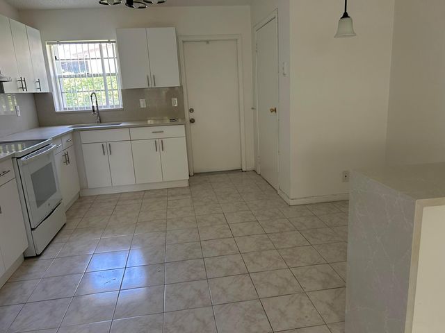 6140 SW 41st Court 1, Davie, FL 33314