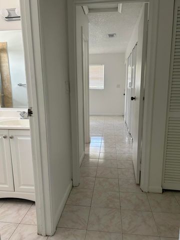 6140 SW 41st Court 1, Davie, FL 33314