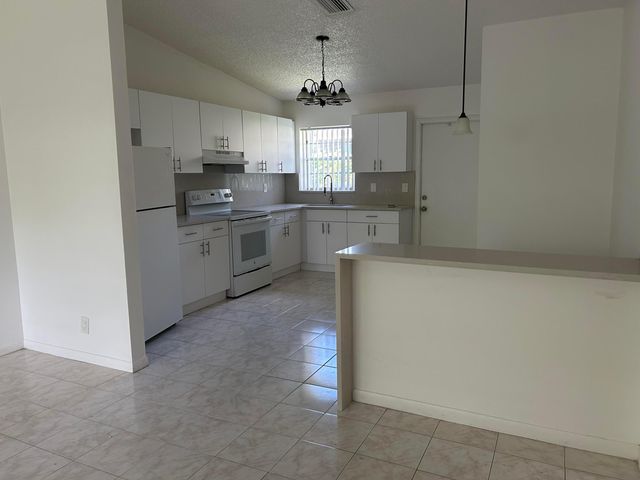 6140 SW 41st Court 1, Davie, FL 33314