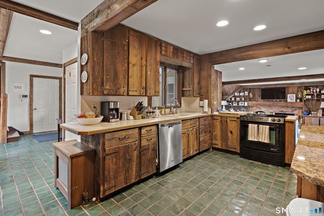 3 Holmewood Lane, New Canaan, CT 06840