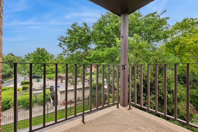 125 Boardwalk Place 201, Park Ridge, IL 60068