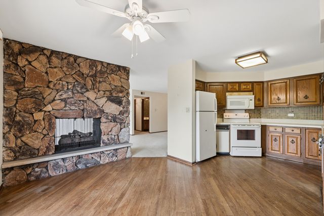 125 Boardwalk Place 201, Park Ridge, IL 60068