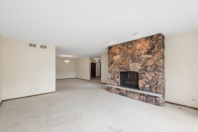 125 Boardwalk Place 201, Park Ridge, IL 60068