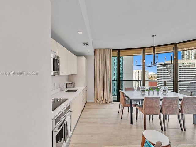 55 SW 9th St 1808, Miami, FL 33130