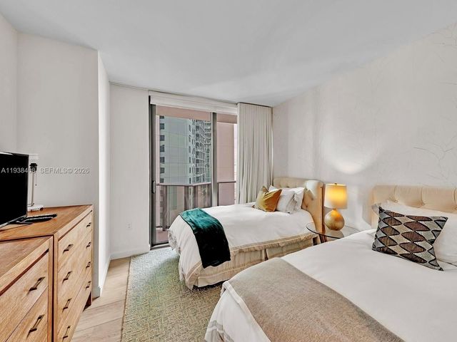 55 SW 9th St 1808, Miami, FL 33130