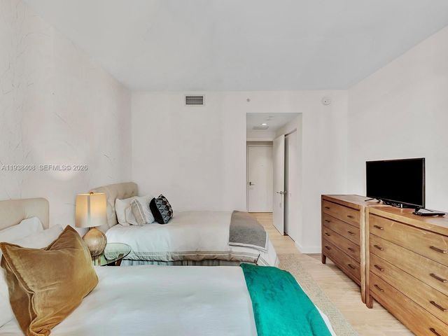 55 SW 9th St 1808, Miami, FL 33130