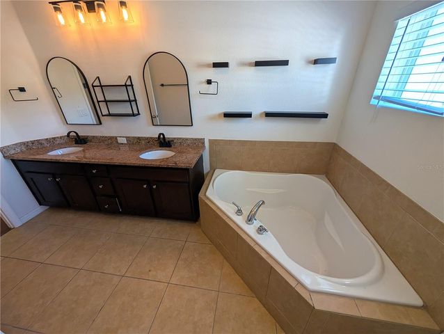 3633 W EVERETTE AVENUE, Tampa, FL 33611