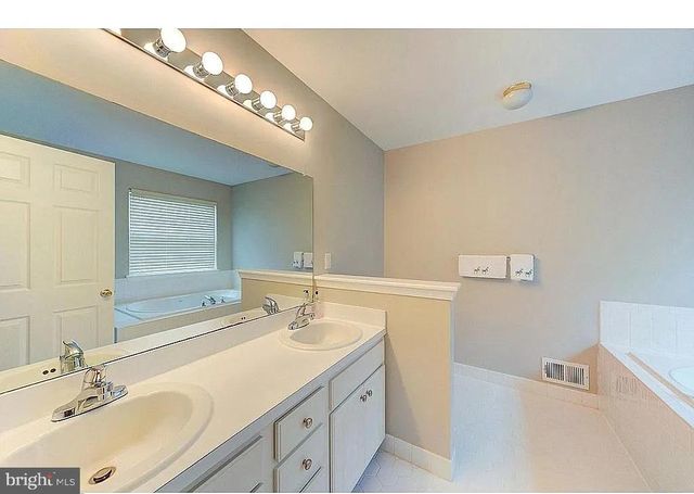 176 FOUNTAYNE, Lawrenceville, NJ 08648