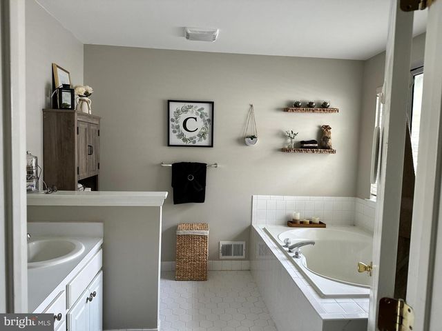 176 FOUNTAYNE, Lawrenceville, NJ 08648