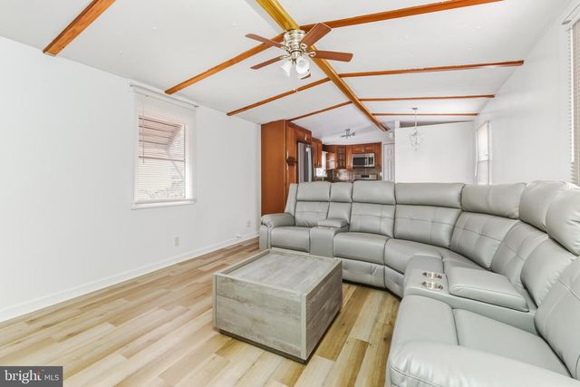 2 MARATHON DR, Mantua, NJ 08051