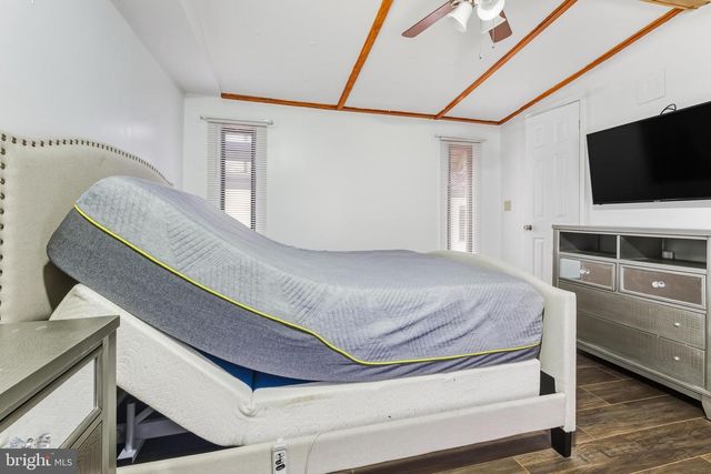 2 MARATHON DR, Mantua, NJ 08051