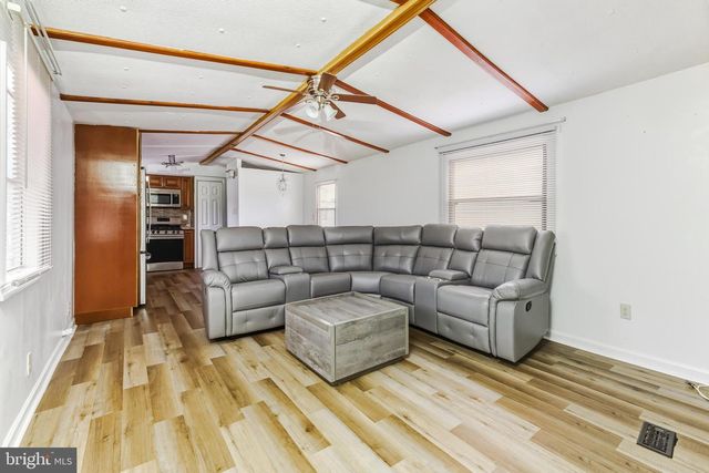 2 MARATHON DR, Mantua, NJ 08051