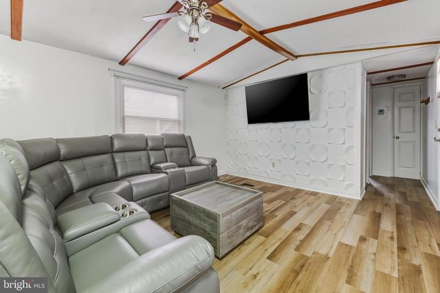 2 MARATHON DR, Mantua, NJ 08051