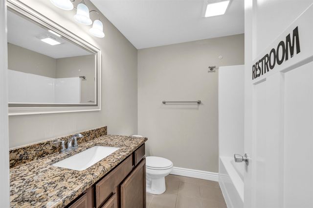 2109 S Cranbrook St, Wichita, KS 67207