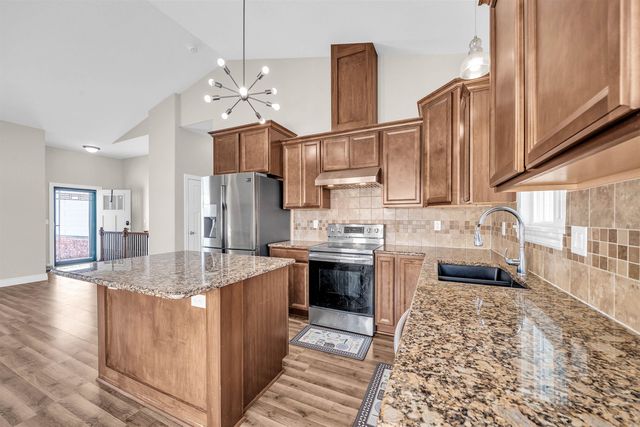 2109 S Cranbrook St, Wichita, KS 67207