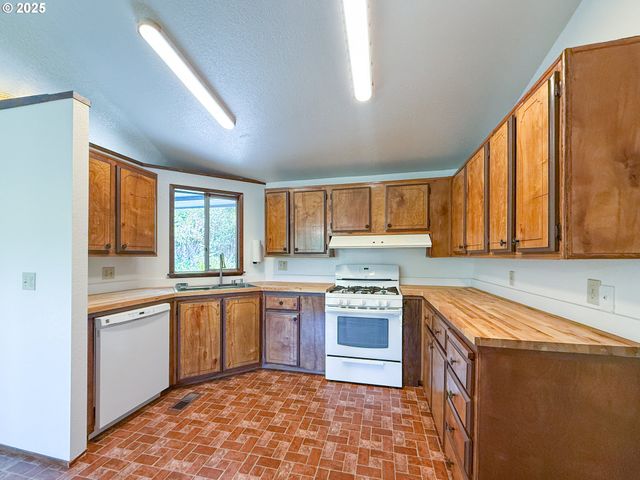 96134 FOXGLOVE Way, Brookings, OR 97415