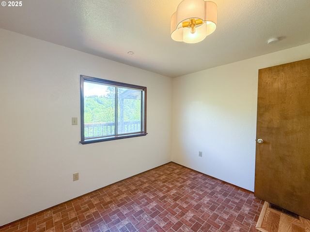 96134 FOXGLOVE Way, Brookings, OR 97415