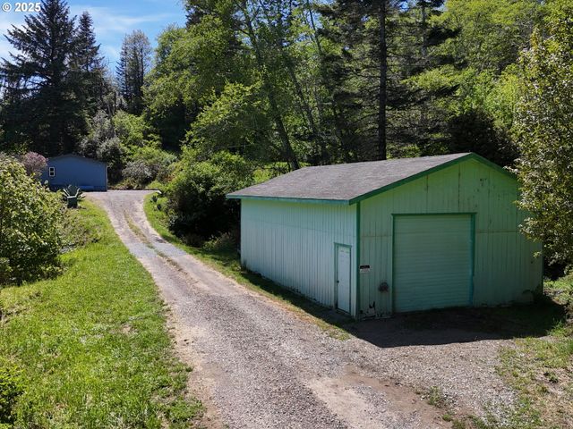 96134 FOXGLOVE Way, Brookings, OR 97415
