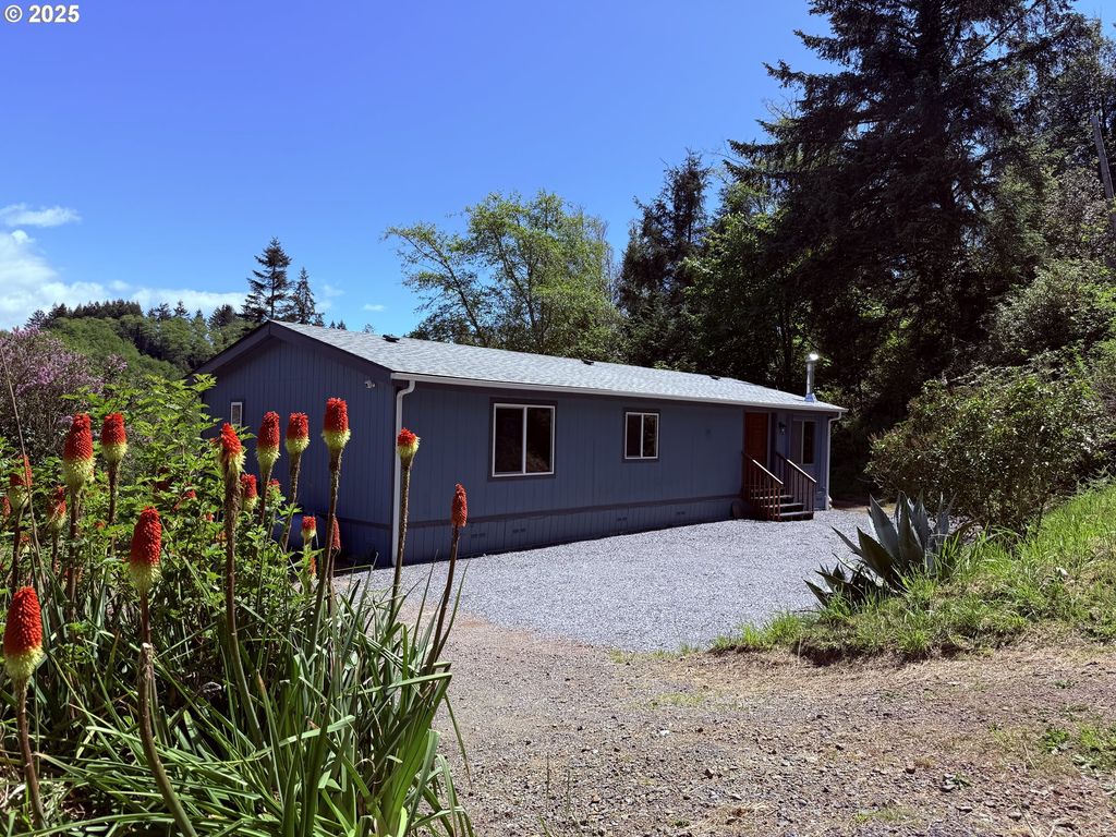 96134 FOXGLOVE Way, Brookings, OR 97415