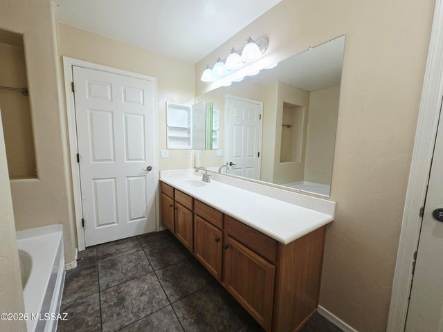 5957 E Franklin Tale Drive, Tucson, AZ 85756