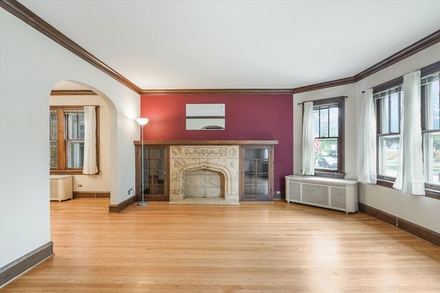 5865 N Manton Avenue, Chicago, IL 60646