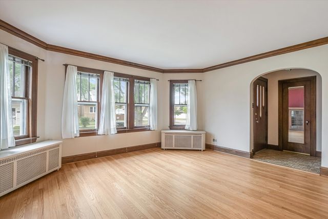 5865 N Manton Avenue, Chicago, IL 60646