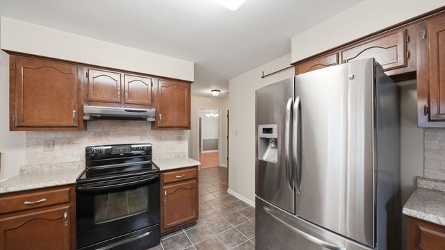 8237 CRIMSON CREEK DR, Memphis, TN 38016