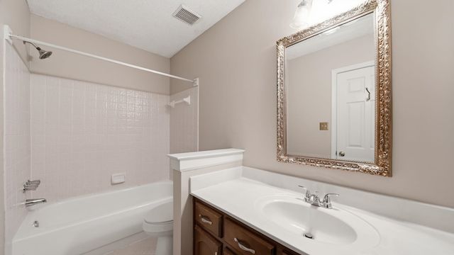 8237 CRIMSON CREEK DR, Memphis, TN 38016