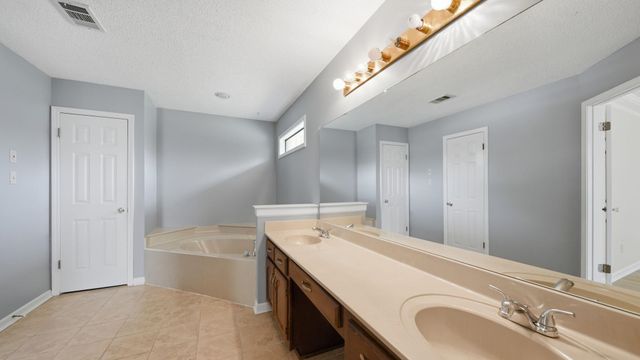 8237 CRIMSON CREEK DR, Memphis, TN 38016