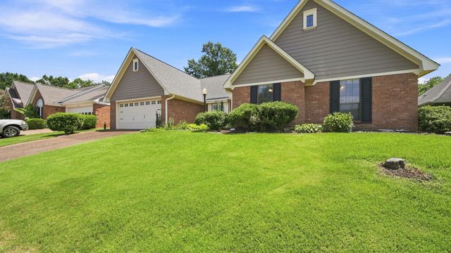 8237 CRIMSON CREEK DR, Memphis, TN 38016
