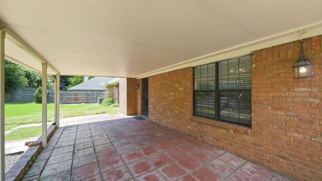 8237 CRIMSON CREEK DR, Memphis, TN 38016
