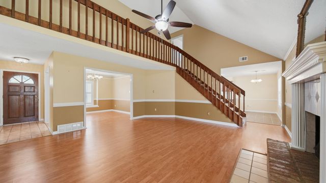 8237 CRIMSON CREEK DR, Memphis, TN 38016