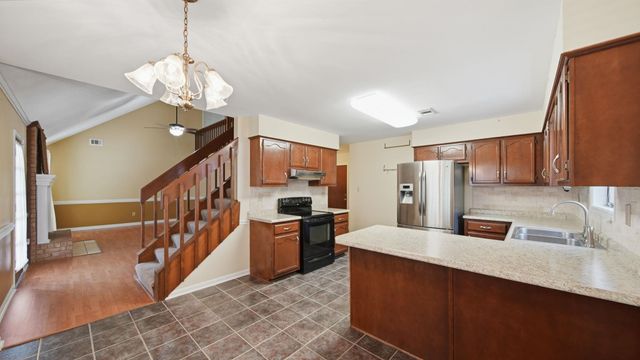 8237 CRIMSON CREEK DR, Memphis, TN 38016