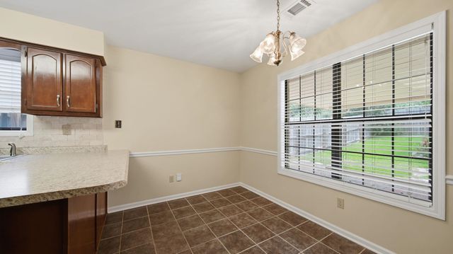 8237 CRIMSON CREEK DR, Memphis, TN 38016