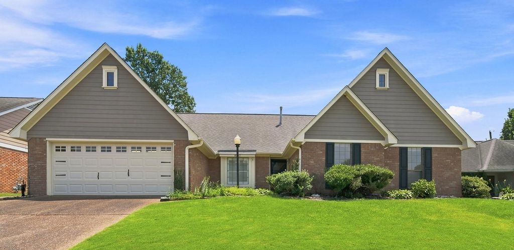 8237 CRIMSON CREEK DR, Memphis, TN 38016