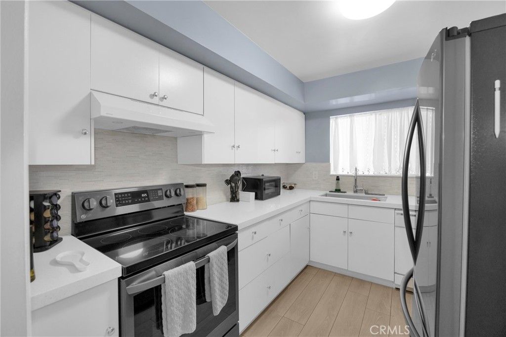Image 1 of property listing at 6151 Canterbury Drive 105, Culver City, CA 90230