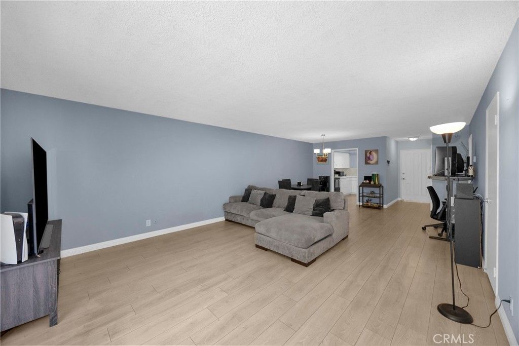 Image 10 of property listing at 6151 Canterbury Drive 105, Culver City, CA 90230