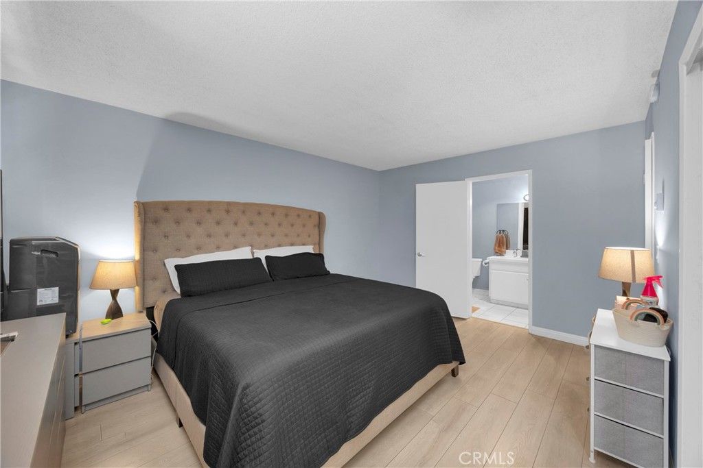 Image 16 of property listing at 6151 Canterbury Drive 105, Culver City, CA 90230