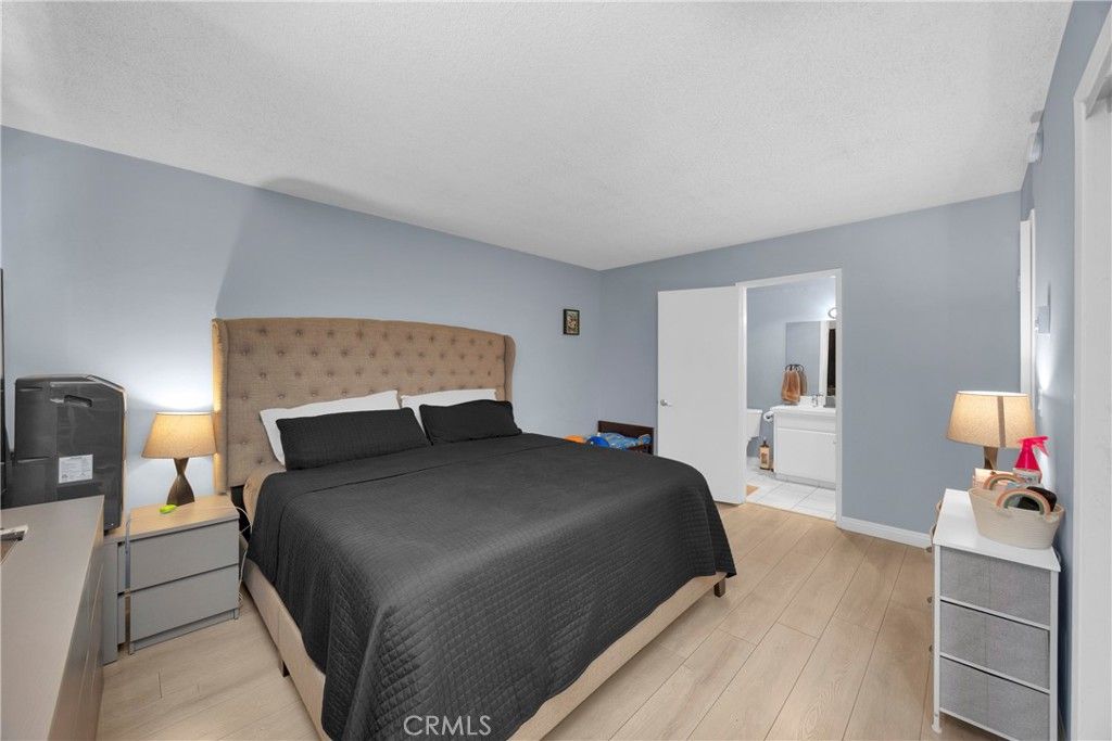 Image 17 of property listing at 6151 Canterbury Drive 105, Culver City, CA 90230