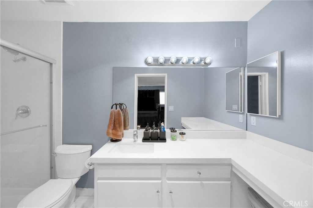 Image 20 of property listing at 6151 Canterbury Drive 105, Culver City, CA 90230