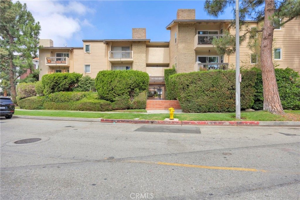 Image 34 of property listing at 6151 Canterbury Drive 105, Culver City, CA 90230