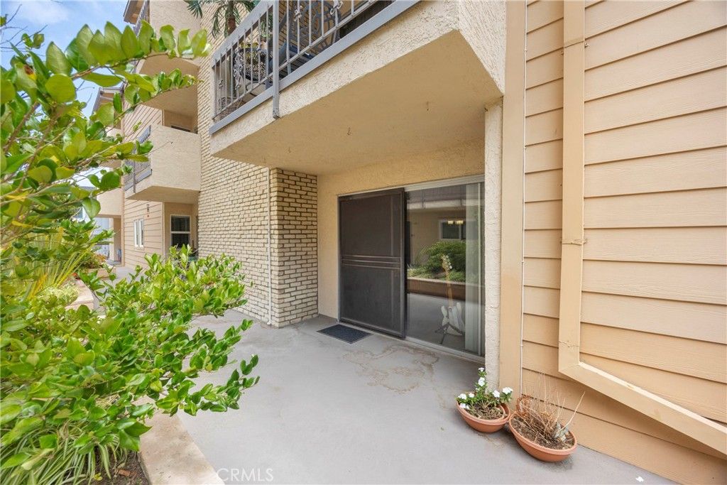 Image 36 of property listing at 6151 Canterbury Drive 105, Culver City, CA 90230